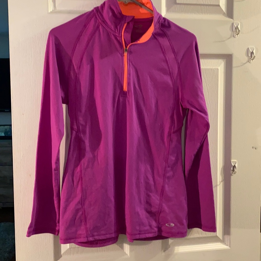 Like new/ worn once yoga half zip fits size small or Cs